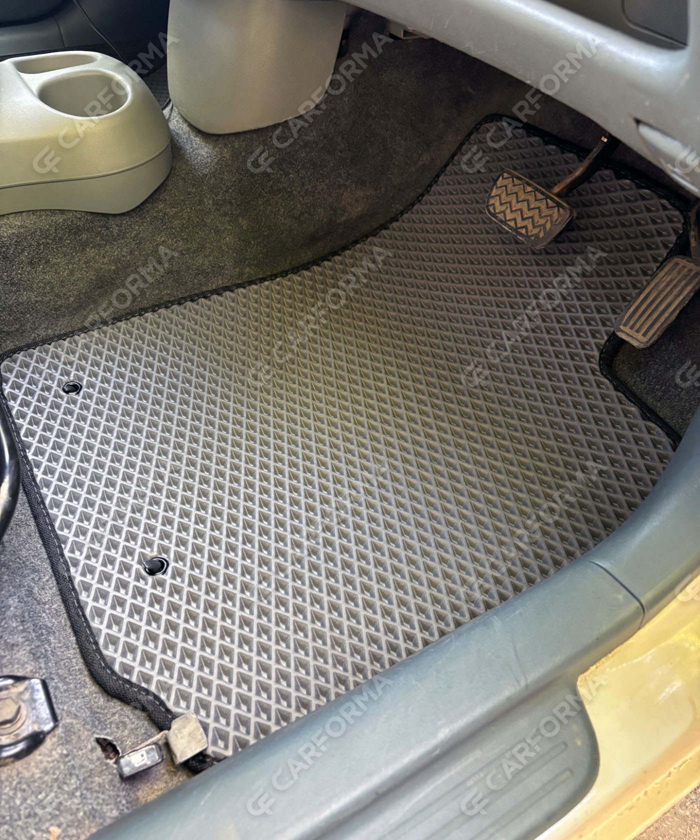 Коврики на Toyota Vitz I 1998&nbsp;-&nbsp;2005 в Кургане