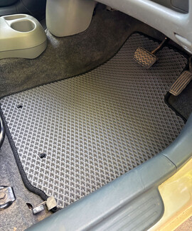 Коврики на Toyota Vitz I 1998&nbsp;-&nbsp;2005 в Кургане