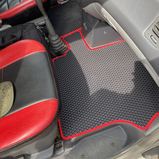 Ворсовые коврики на Mitsubishi Space Gear 1994 - 2007 в Кургане Ворсовые коврики на Mitsubishi Space Gear 1994 - 2007 в Кургане