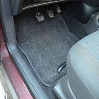 Ворсовые коврики на Ford Focus I 1998 - 2005 в Кургане Ворсовые коврики на Ford Focus I 1998 - 2005 в Кургане